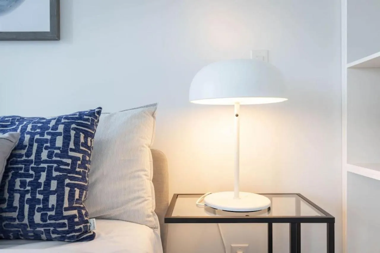 Holiday home Lux 1 Br-Den Dwtn Condo Near Cn Tower With Parking Toronto