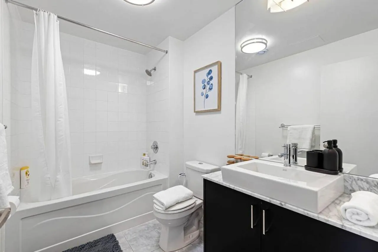 Lux 1 Br-Den Dwtn Condo Near Cn Tower With Parking Toronto Holiday home