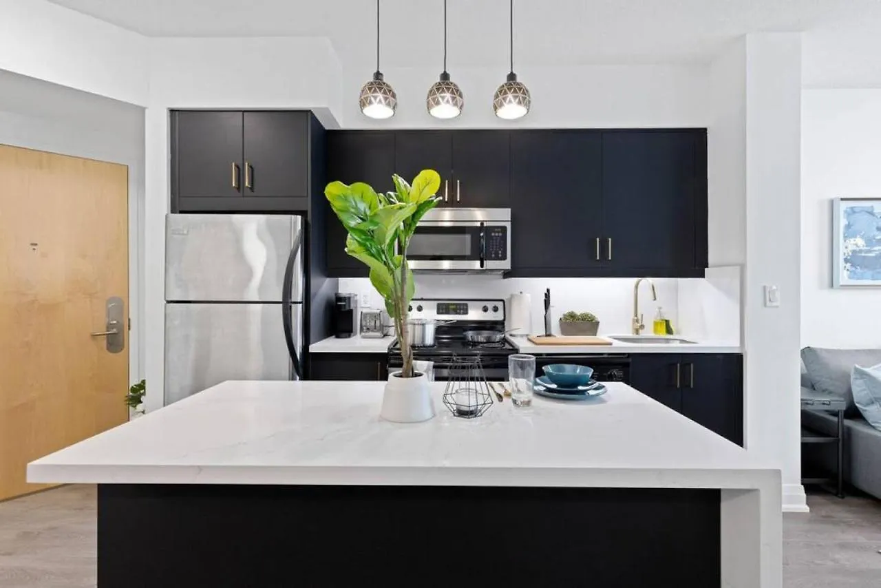 Lux 1 Br-Den Dwtn Condo Near Cn Tower With Parking Toronto Holiday home