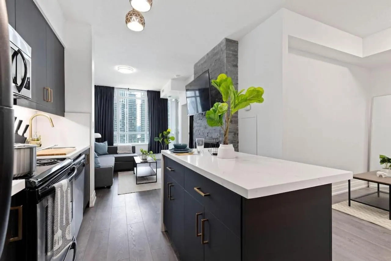 Lux 1 Br-Den Dwtn Condo Near Cn Tower With Parking Toronto