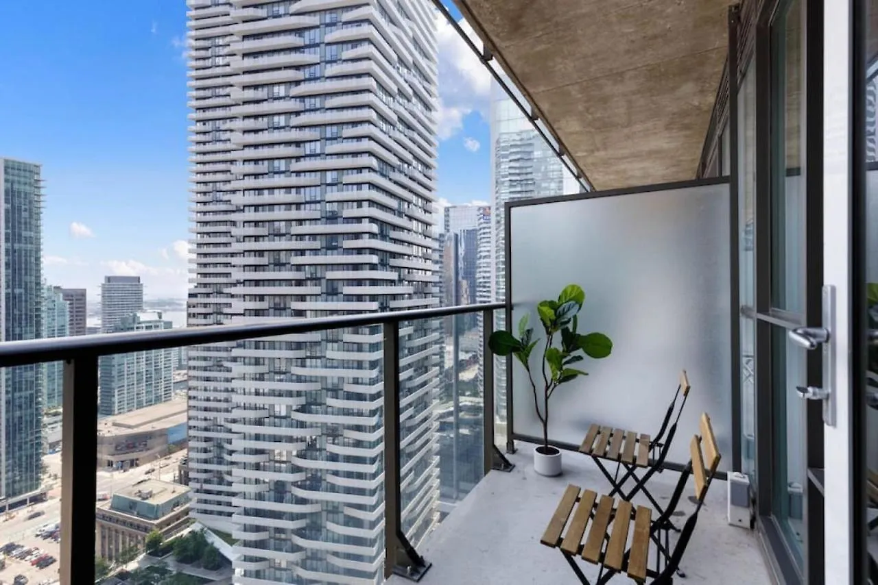 Holiday home Lux 1 Br-Den Dwtn Condo Near Cn Tower With Parking Toronto Canada