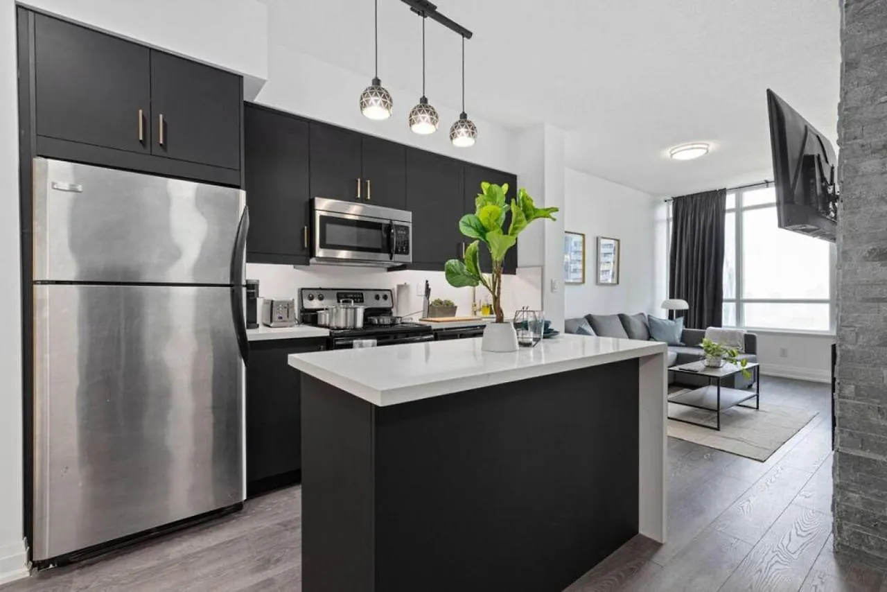 Holiday home Lux 1 Br-Den Dwtn Condo Near Cn Tower With Parking Toronto